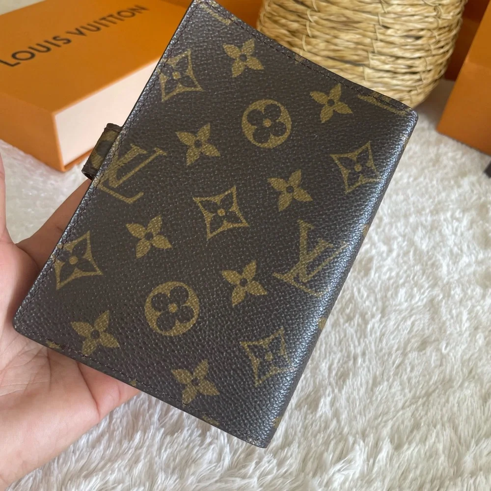 Louis Vuitton agenda pm size🤎🤎🤎🤎💜💜💜